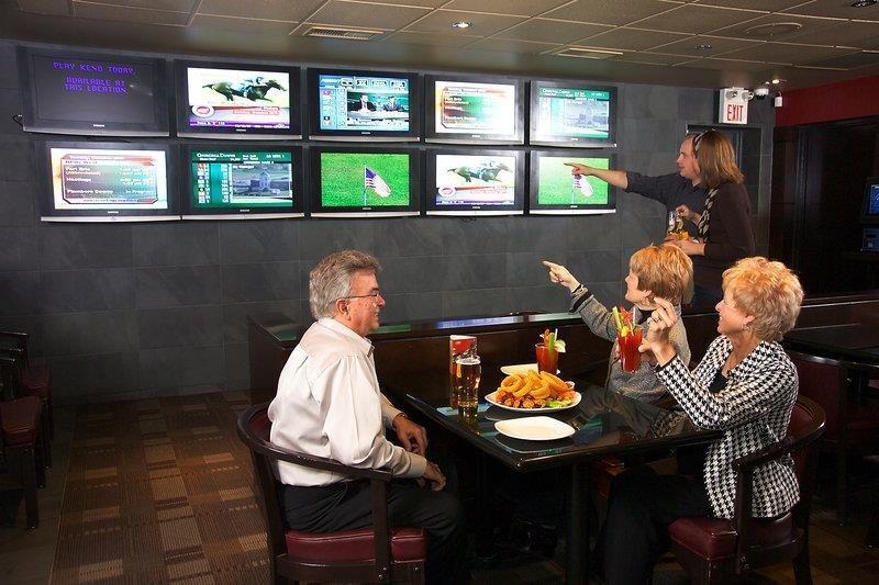 Best Western Premier Denham Inn & Suites Leduc Restoran gambar